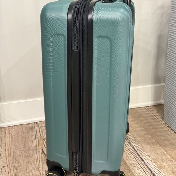 Delsey Paris Shadow 6.0 Expandable 20" Spinner Carry-on Luggage travel bag - Picture 10 of 16